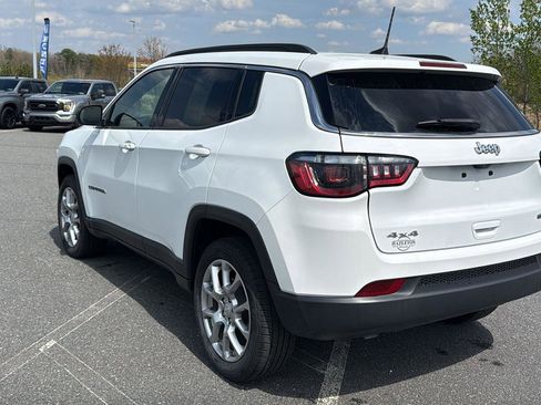 Used 2024 Jeep Compass Latitude AWD/4WD image 9