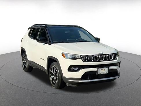 Used 2025 Jeep Compass Limited AWD/4WD image 3