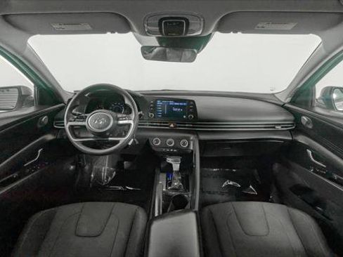 Used 2022 Hyundai Elantra SE image 24