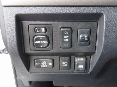 Used 2018 Toyota Tundra SR5 image 18