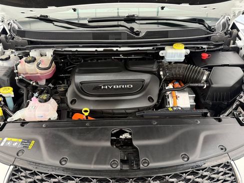 Used 2023 Chrysler Pacifica Limited FWD image 10