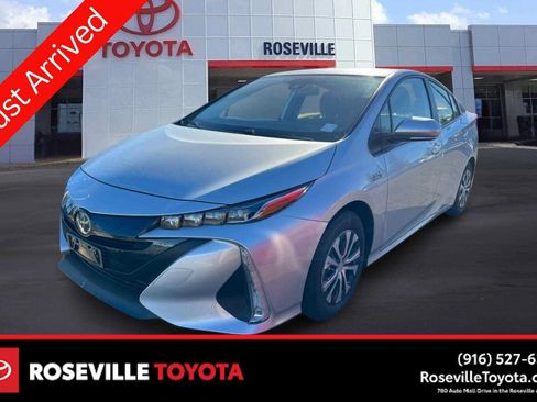 Used 2021 Toyota Prius Prime LE FWD image 1