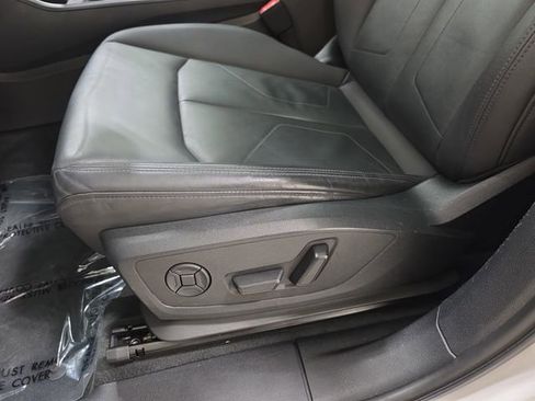 Used 2020 Audi Q3 2.0T Premium w/ Convenience Package AWD/4WD image 29