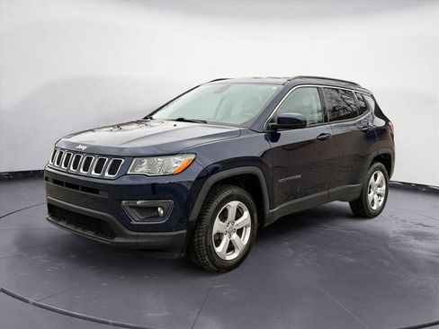 Used 2018 Jeep Compass Latitude w/ Cold Weather Group image 2