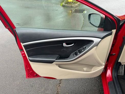 Used 2013 Hyundai Elantra GT w/ Tech Pkg image 13