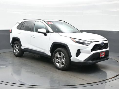 Used 2024 Toyota RAV4 XLE w/ Convenience Package AWD/4WD image 8