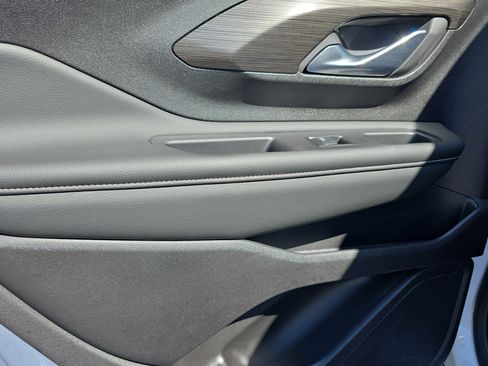 Used 2024 GMC Terrain SLE image 10