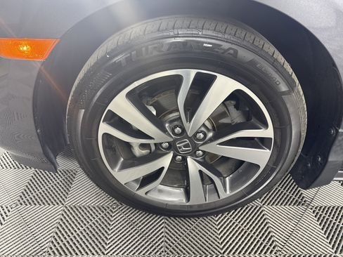 Certified 2024 Honda Odyssey Touring image 11