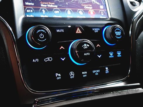 Used 2018 Jeep Grand Cherokee Altitude AWD/4WD image 28