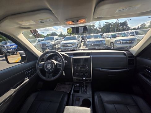 Used 2011 Jeep Liberty Sport image 10
