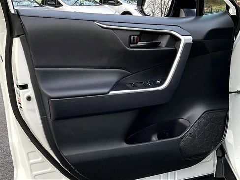 Certified 2025 Toyota RAV4 LE image 21