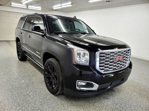 Used 2020 GMC Yukon Denali w/ Denali Ultimate Black Edition image 3