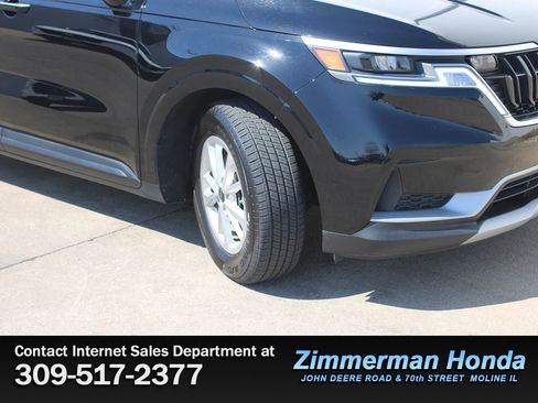 Used 2024 Kia Carnival LX FWD image 21
