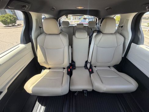 Used 2021 Toyota Sienna XLE FWD image 33