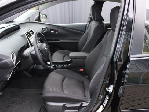 Used 2021 Toyota Prius Prime LE image 30