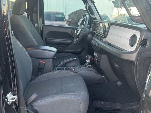 Used 2024 Jeep Gladiator Willys image 23