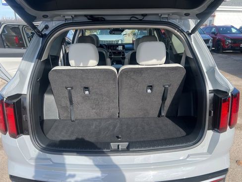 Certified 2023 Kia Sorento EX w/ Panoramic Sunroof Package image 12