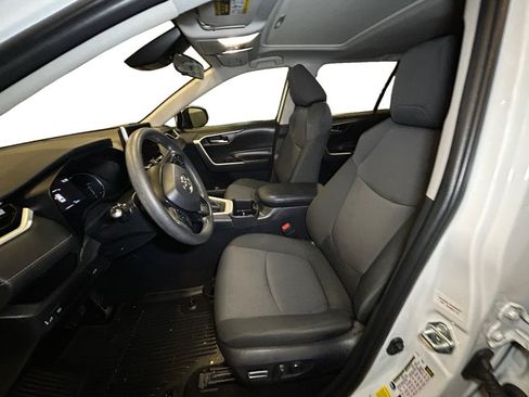 Used 2024 Toyota RAV4 XLE w/ Convenience Package FWD image 9