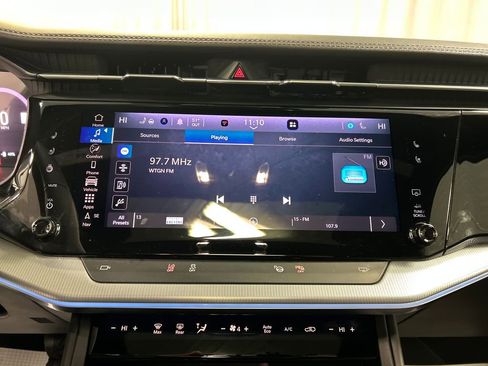 Used 2024 Jeep Wagoneer Launch Edition image 17