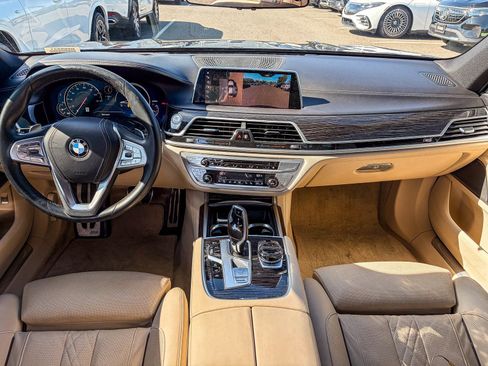 Used 2019 BMW 750i w/ Executive Package RWD image 7