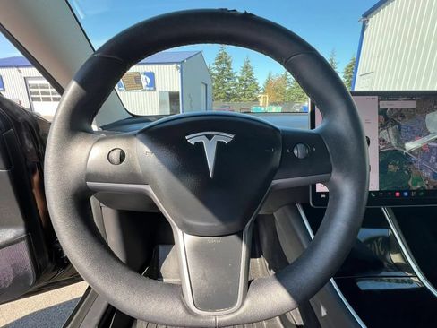 Used 2020 Tesla Model 3 Standard Range Plus RWD image 22