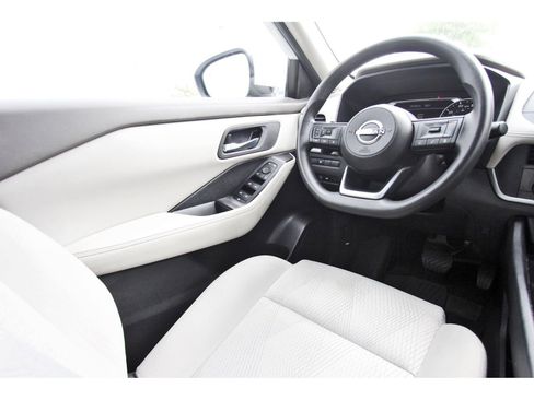 Used 2024 Nissan Rogue SV FWD image 11