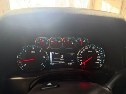 Used 2016 Chevrolet Suburban LT image 10