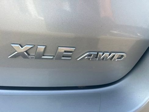 Used 2018 Toyota Highlander XLE AWD/4WD image 5