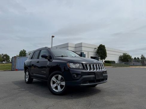 Used 2016 Jeep Compass Latitude AWD/4WD image 2
