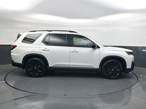 New 2026 Honda Pilot Black Edition image 2
