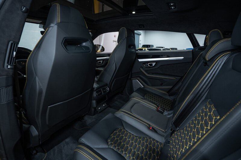 Used 2020 Lamborghini Urus AWD/4WD image 29