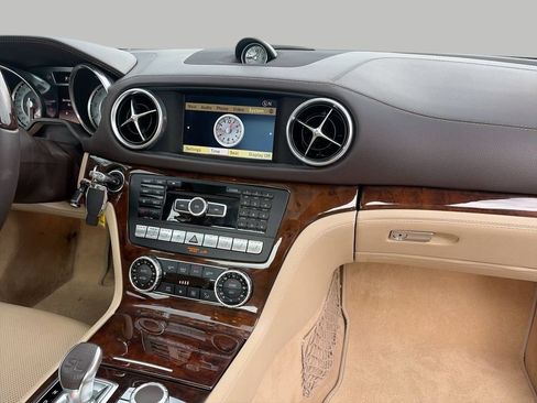 Used 2013 Mercedes-Benz SL 550 image 12
