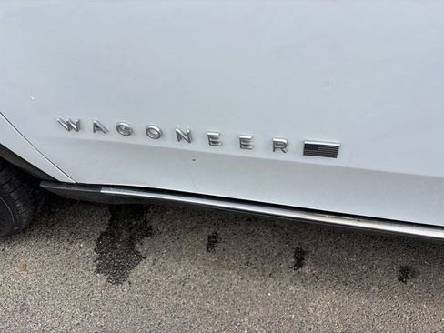 Used 2022 Jeep Wagoneer Series III w/ Premium Group I AWD/4WD image 49