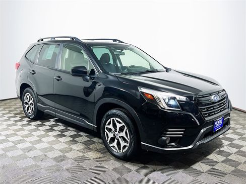 Used 2023 Subaru Forester Premium image 1
