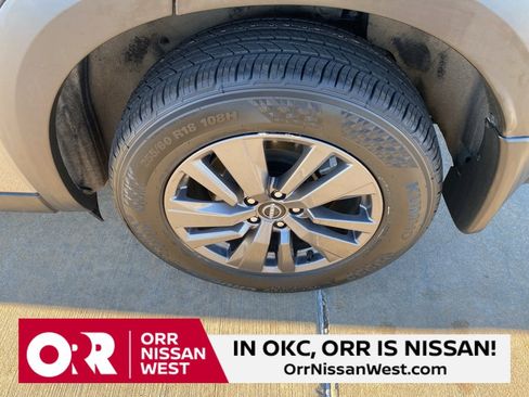 Used 2024 Nissan Pathfinder S image 9