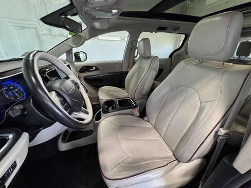 Used 2019 Chrysler Pacifica Limited FWD image 13