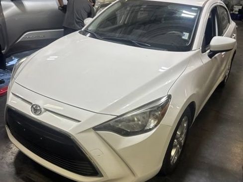 Used 2017 Toyota Yaris iA FWD image 2