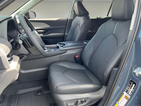 New 2026 Toyota Grand Highlander Platinum image 12