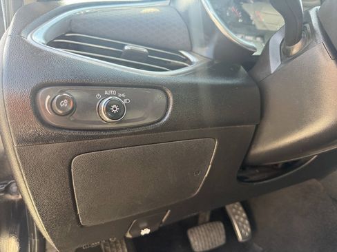 Used 2017 Chevrolet Malibu LT FWD image 14