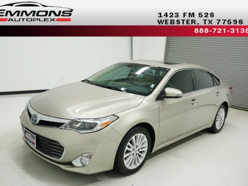 Used 2013 Toyota Avalon Limited w/ Technology Pkg FWD image 1