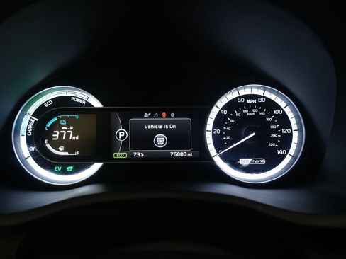 Used 2017 Kia Niro LX FWD image 2