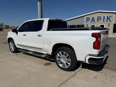 Used 2023 Chevrolet Silverado 1500 High Country w/ High Country Premium Package AWD/4WD image 5