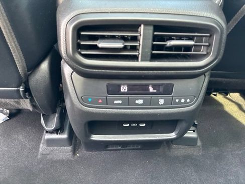 Used 2024 Honda Pilot Touring image 25