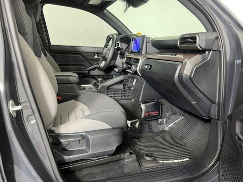 Used 2024 Toyota Tacoma TRD Sport image 31