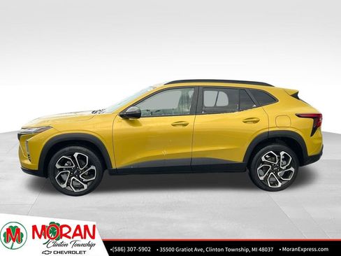 Used 2024 Chevrolet Trax RS w/ Driver Confidence Package image 3