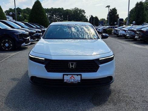 Used 2025 Honda Accord Sport image 3