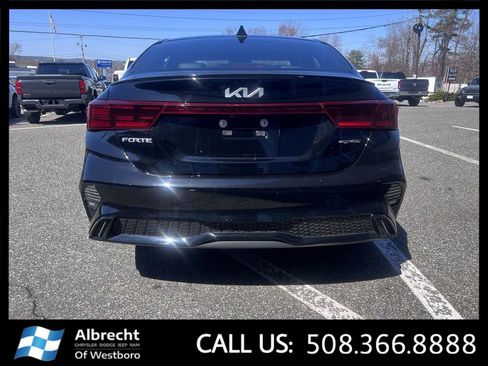 Used 2023 Kia Forte GT-Line w/ GT-Line Premium Package FWD image 4