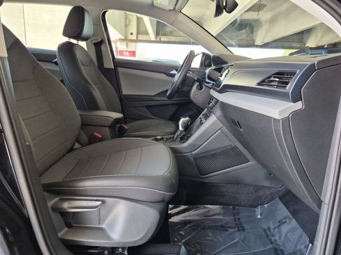 Used 2022 Volkswagen Taos SE w/ Panoramic Sunroof Package FWD image 21