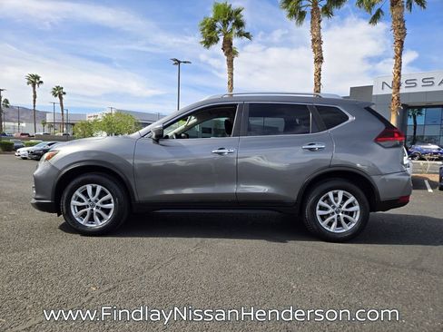 Used 2018 Nissan Rogue SV image 3