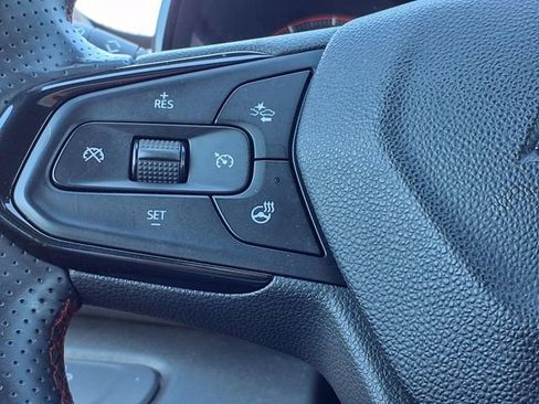 Used 2024 Chevrolet Trax RS w/ Sunroof Package image 17